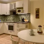 Flat With 3 Bedrooms And Free Parking Space * Mnichov