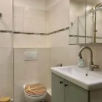 Apartmán Flat With 3 Bedrooms And Free Parking Space