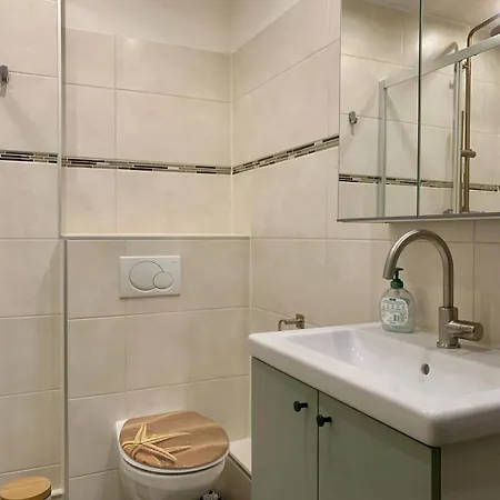 Lejlighed Flat With 3 Bedrooms And Free Parking Space