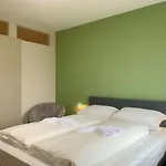Appartement Flat With 3 Bedrooms And Free Parking Space