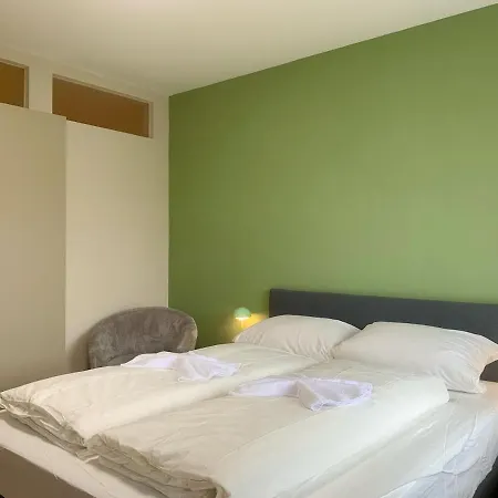 Apartment Flat With 3 Bedrooms And Free Parking Space