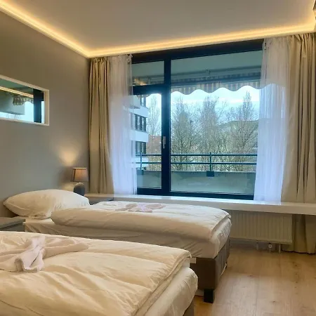 Flat With 3 Bedrooms And Free Parking Space *