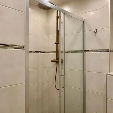 Apartmán Flat With 3 Bedrooms And Free Parking Space